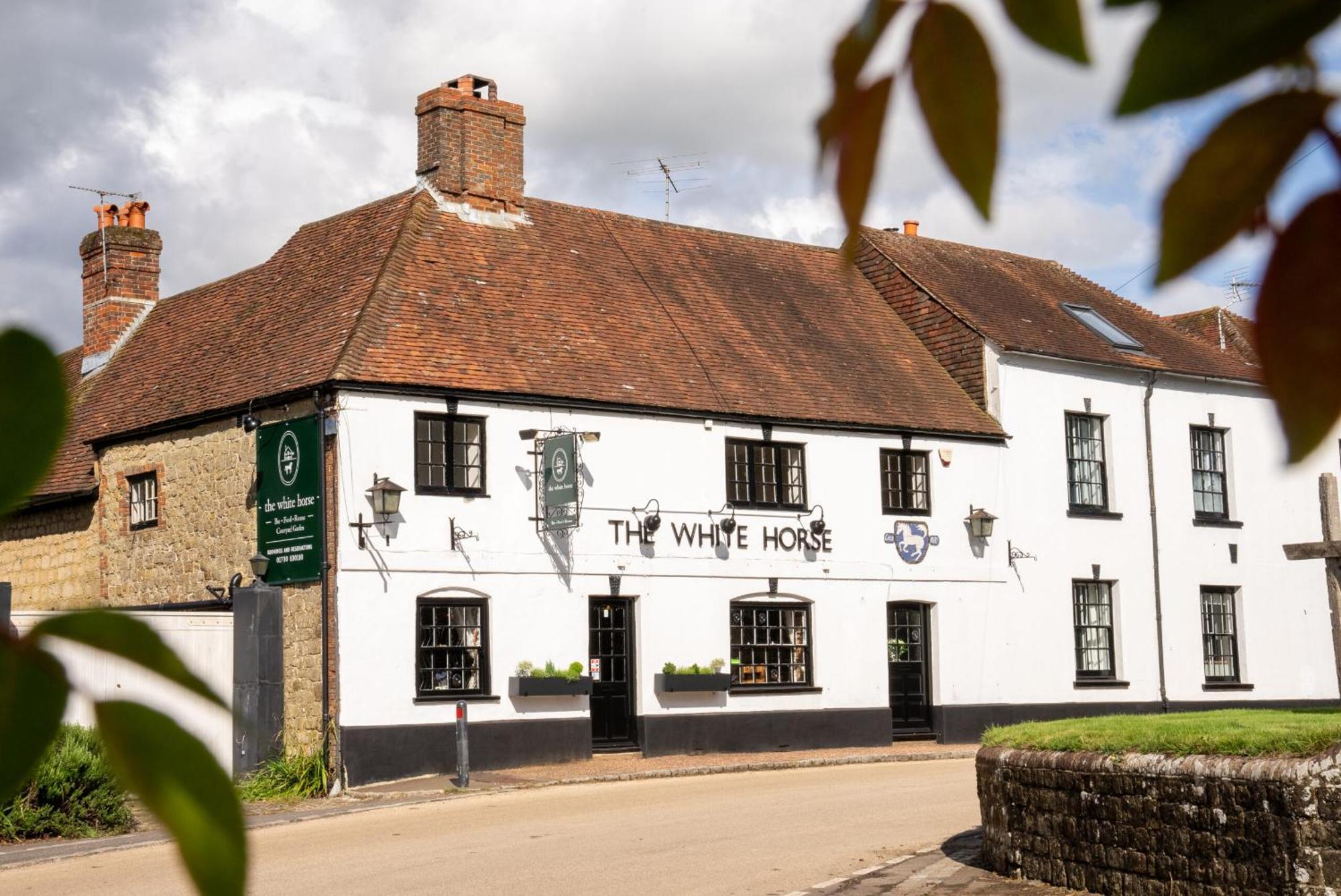 Отель The White Horse, Rogate Питерсфилд Экстерьер фото